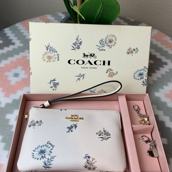 Coach Handbags - Coach Boxed Corner Zip Wristlet